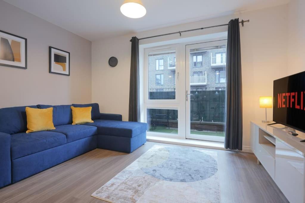 Luxury Campbell Park Apartments In Central Mk With Balcony, Free Parking & Smart Tv With Netflix By Yoko Property Milton Keynes Bagian luar foto