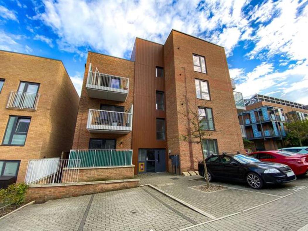 Luxury Campbell Park Apartments In Central Mk With Balcony, Free Parking & Smart Tv With Netflix By Yoko Property Milton Keynes Bagian luar foto